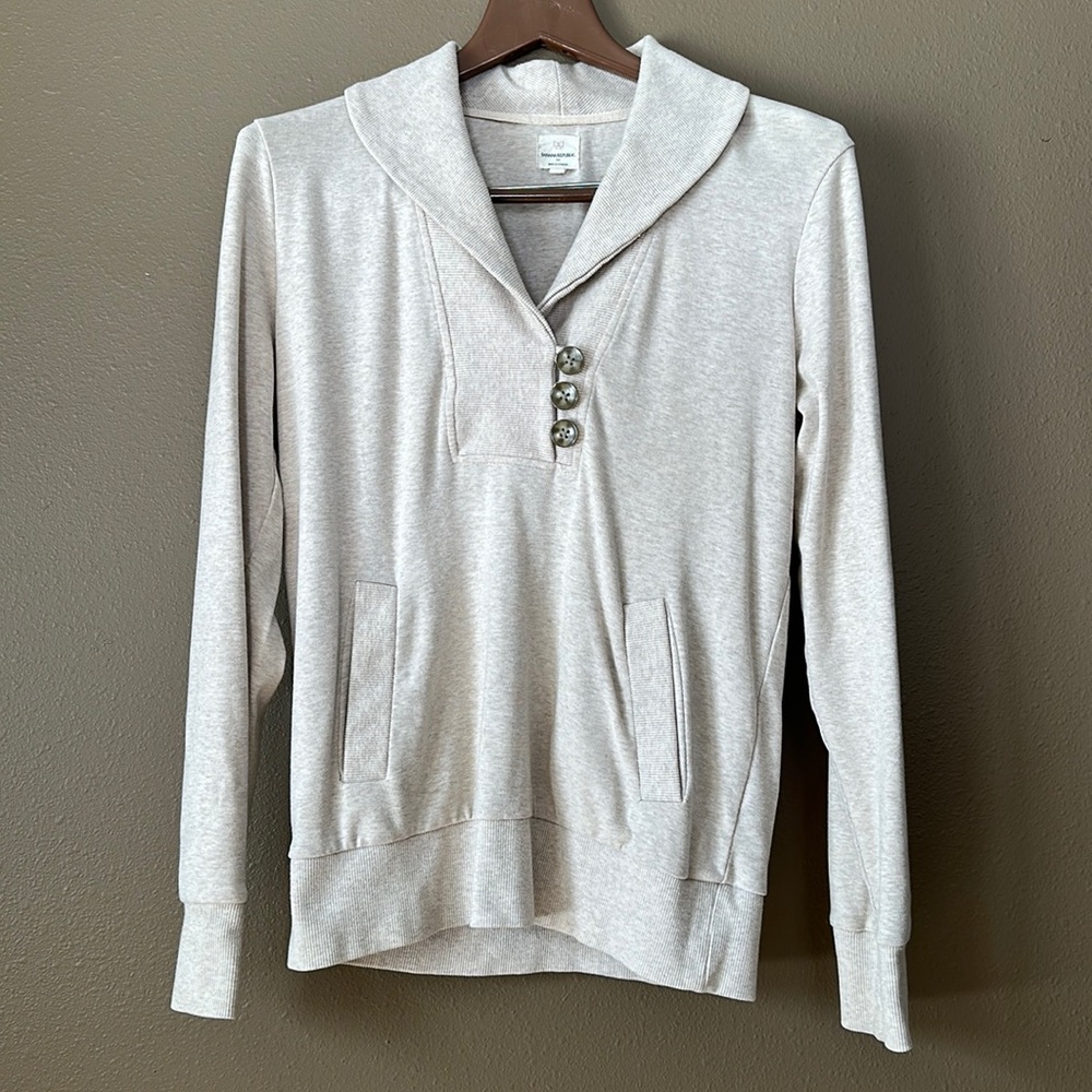 Women’s Banana Republic sweater; size med